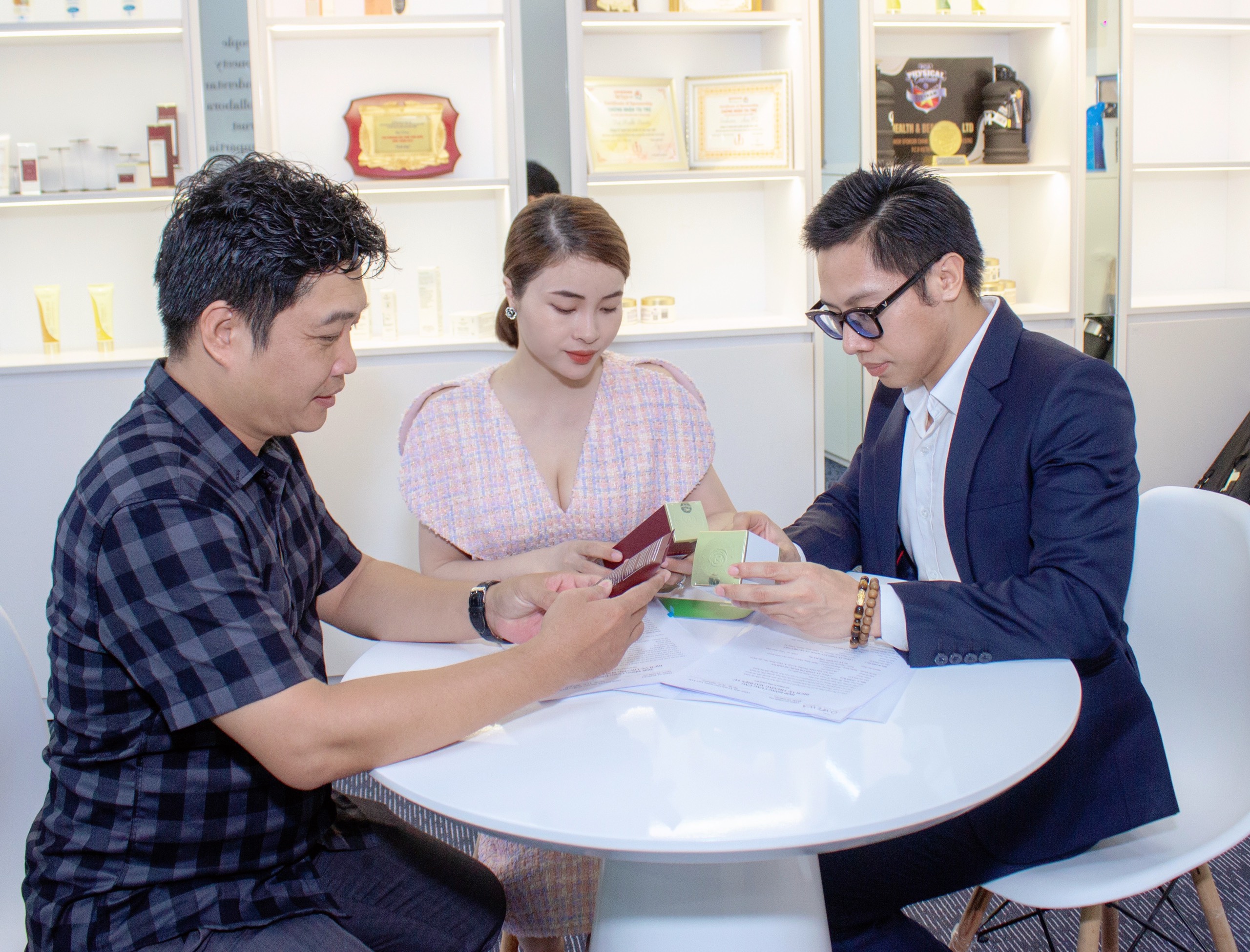 Buổi lễ ký kết diễn ra thành công tốt đẹp
