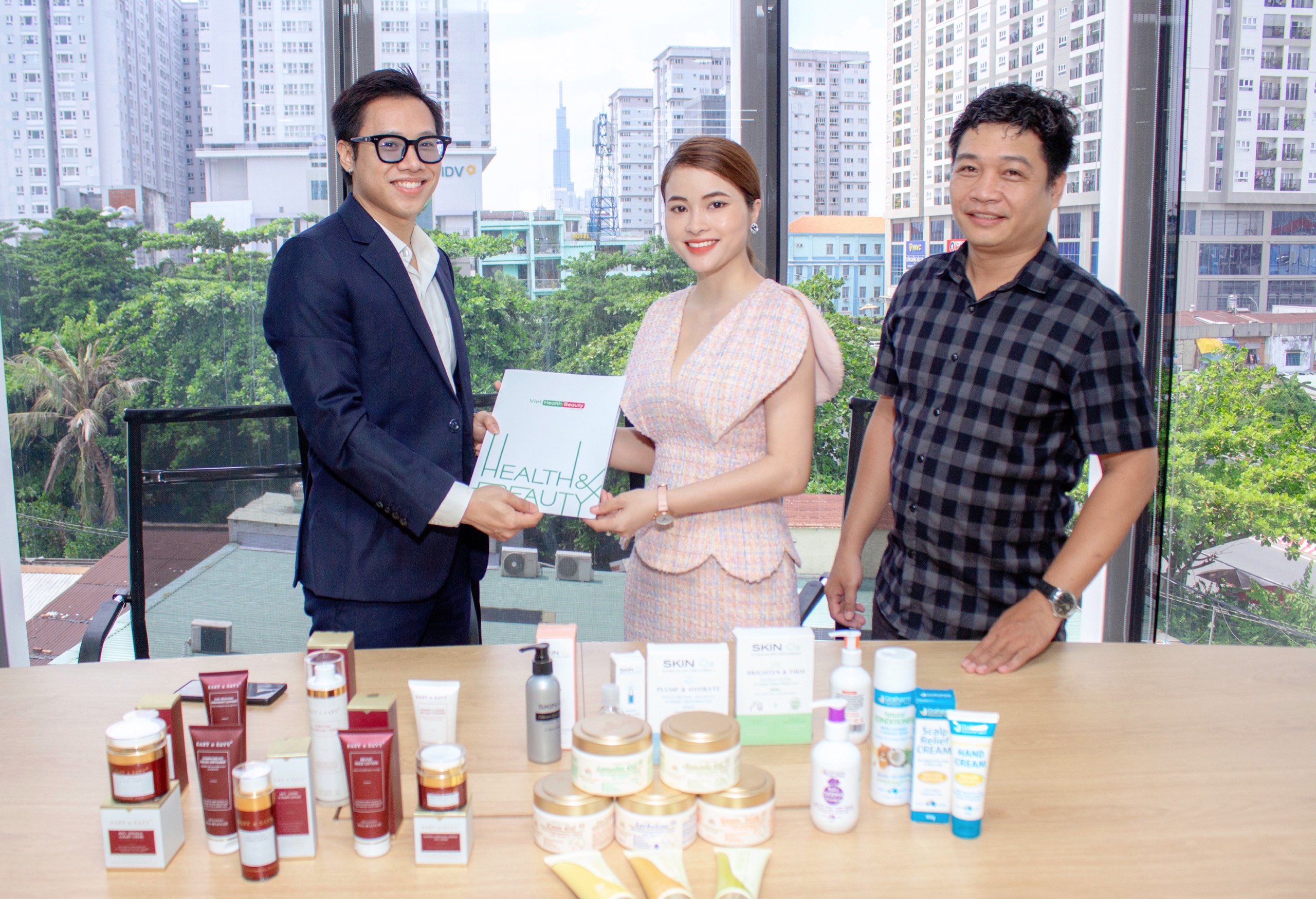 Đại diện 2 bên ký kết hợp tác